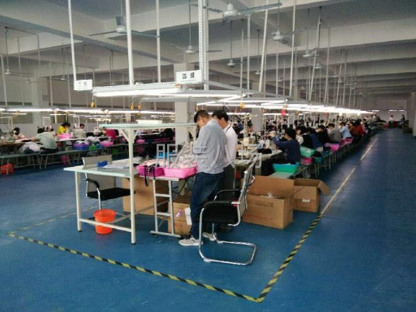 江西信豐正規(guī)服裝工廠 品質(zhì)與實(shí)力并存，誠(chéng)尋優(yōu)質(zhì)零售客戶共拓市場(chǎng)